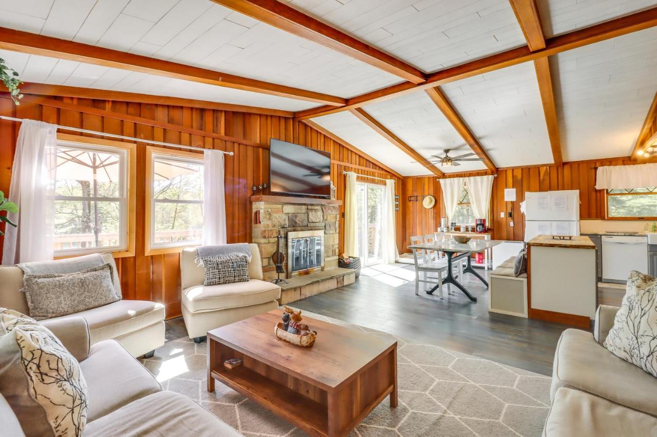 Lakefront Poconos Vacation Rental With Swim Dock! Long Pond Экстерьер фото