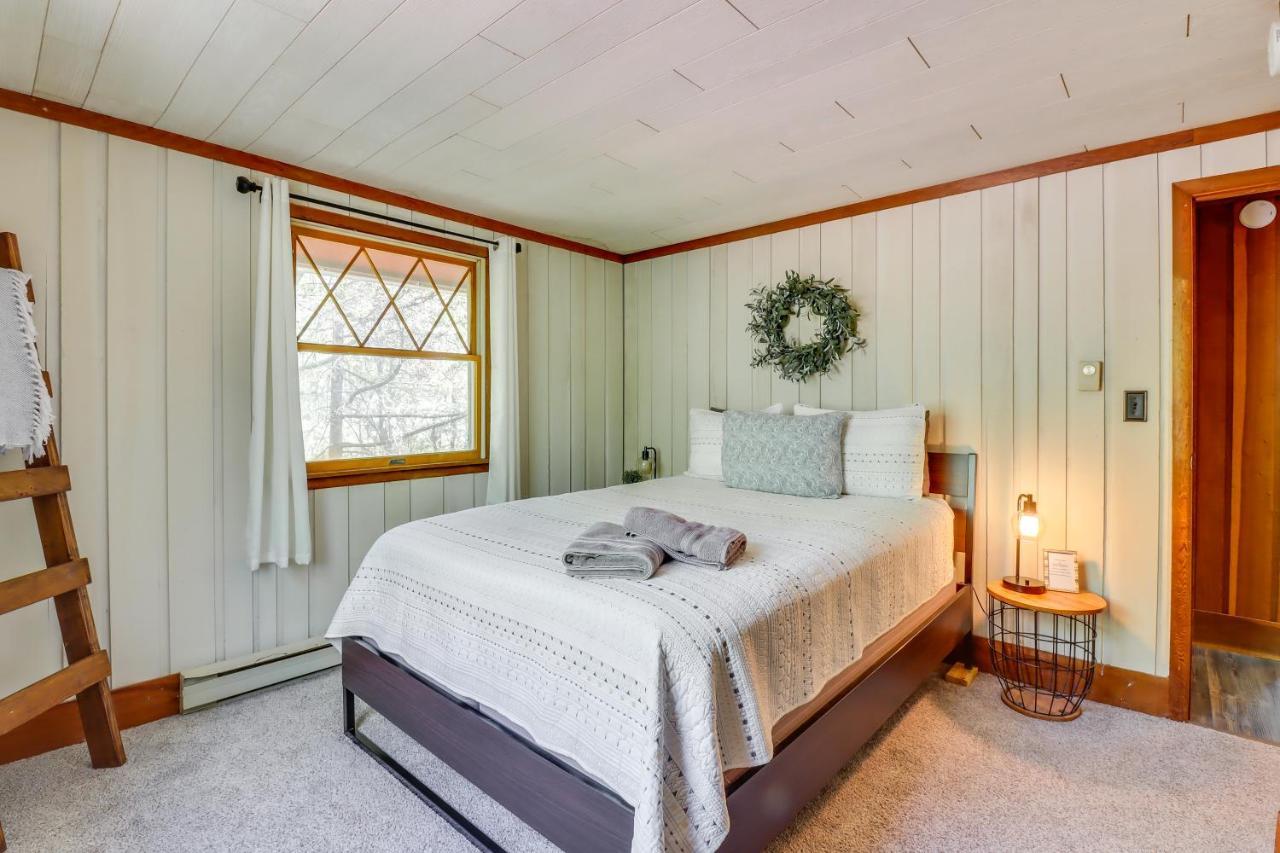 Lakefront Poconos Vacation Rental With Swim Dock! Long Pond Экстерьер фото