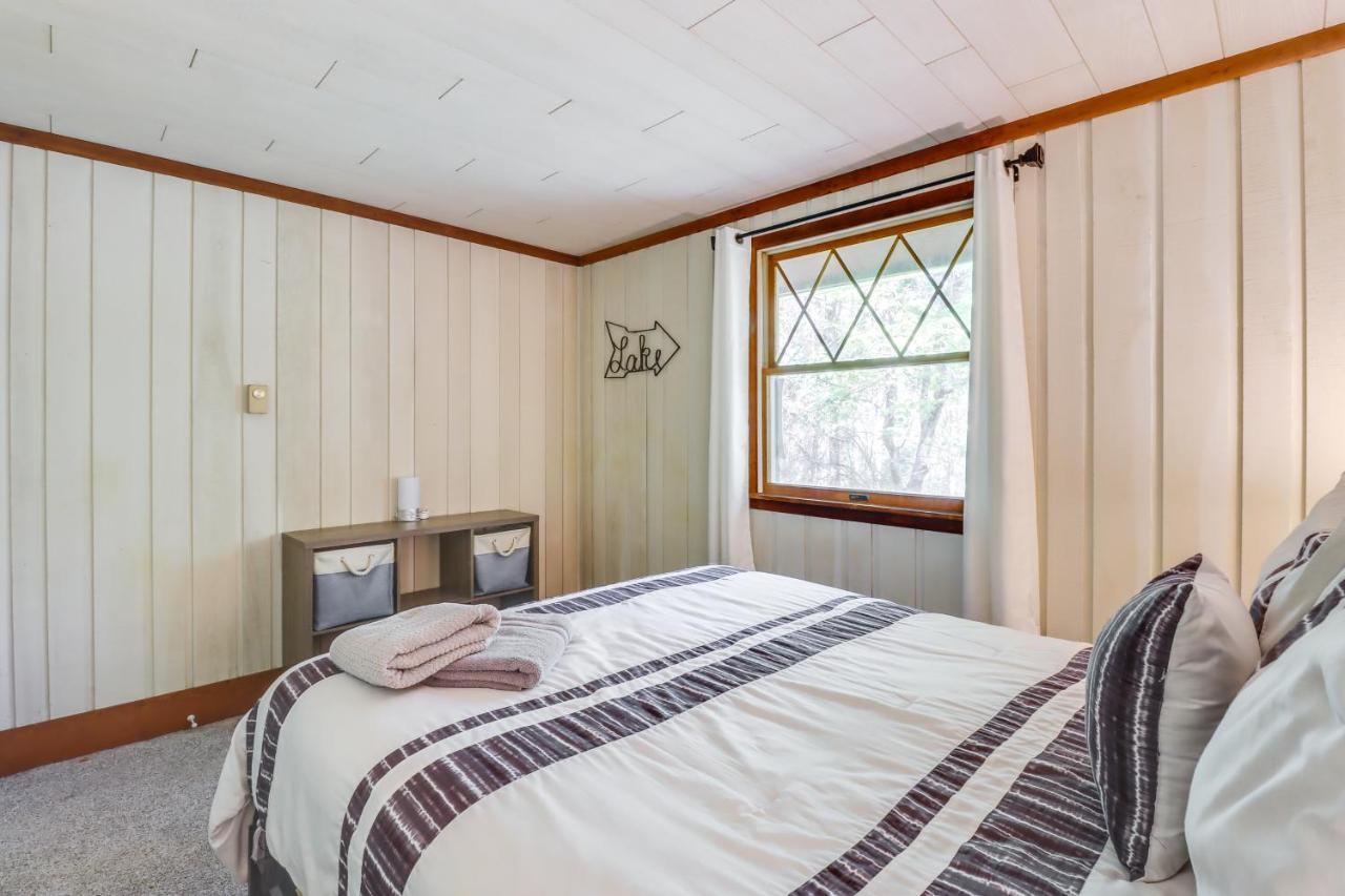 Lakefront Poconos Vacation Rental With Swim Dock! Long Pond Экстерьер фото