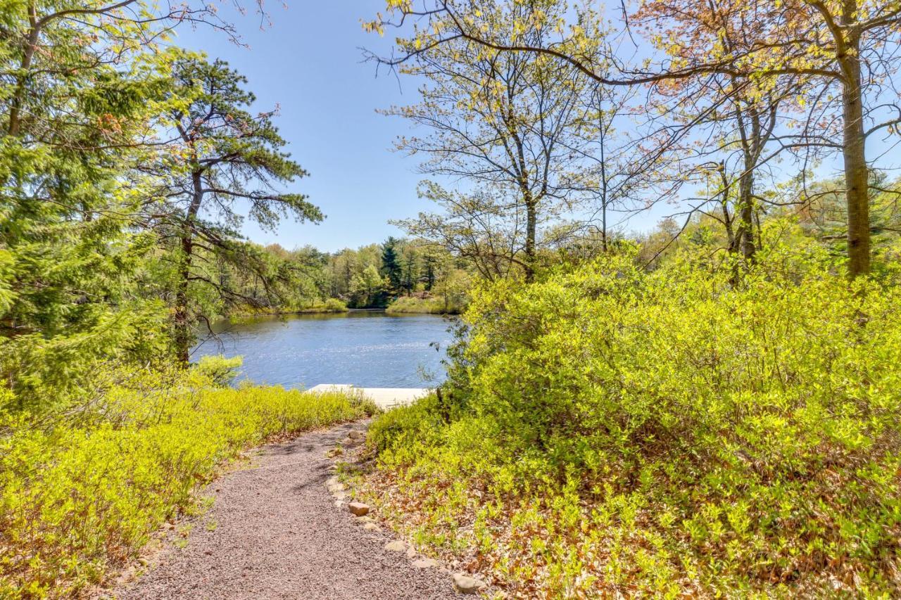 Lakefront Poconos Vacation Rental With Swim Dock! Long Pond Экстерьер фото