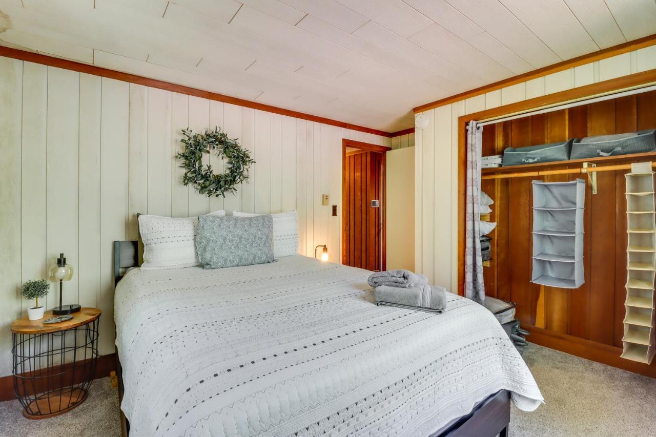 Lakefront Poconos Vacation Rental With Swim Dock! Long Pond Экстерьер фото