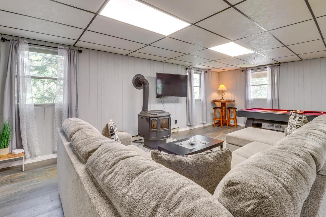 Lakefront Poconos Vacation Rental With Swim Dock! Long Pond Экстерьер фото